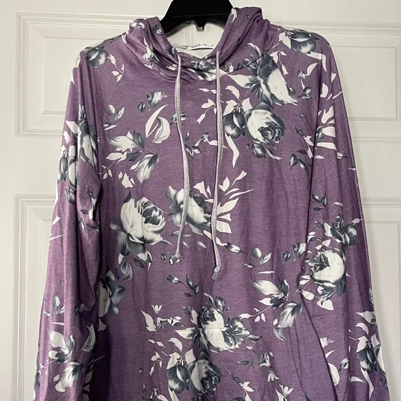 Sweatshirt - Picture 1 of 3